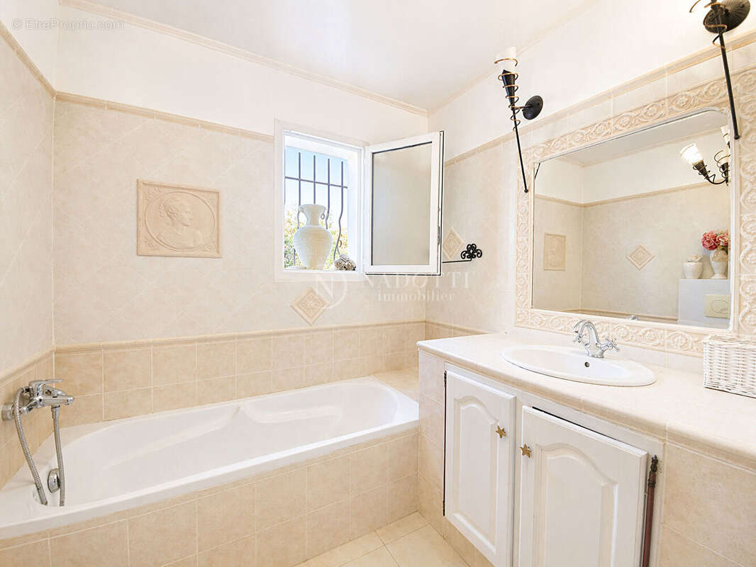 Maison de plain pied aux Taillades - photo 8