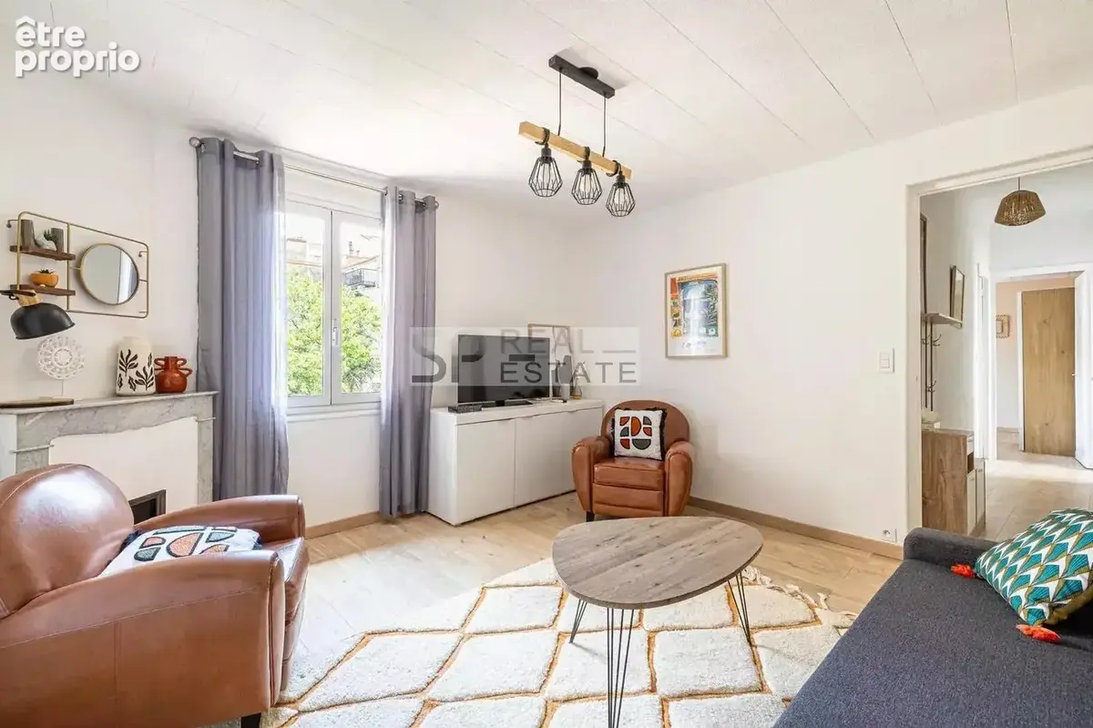 Cannes Suquet / Forville – Superbe 3 pièces  rénové, dernier étage, vendu meublé - photo 2