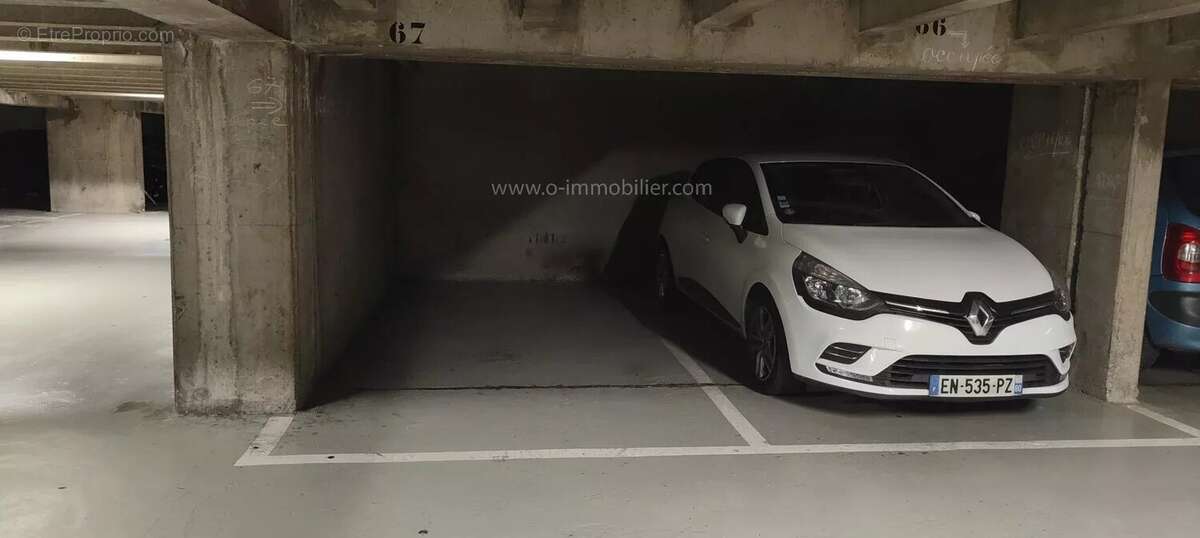 Parking à PARIS-11E