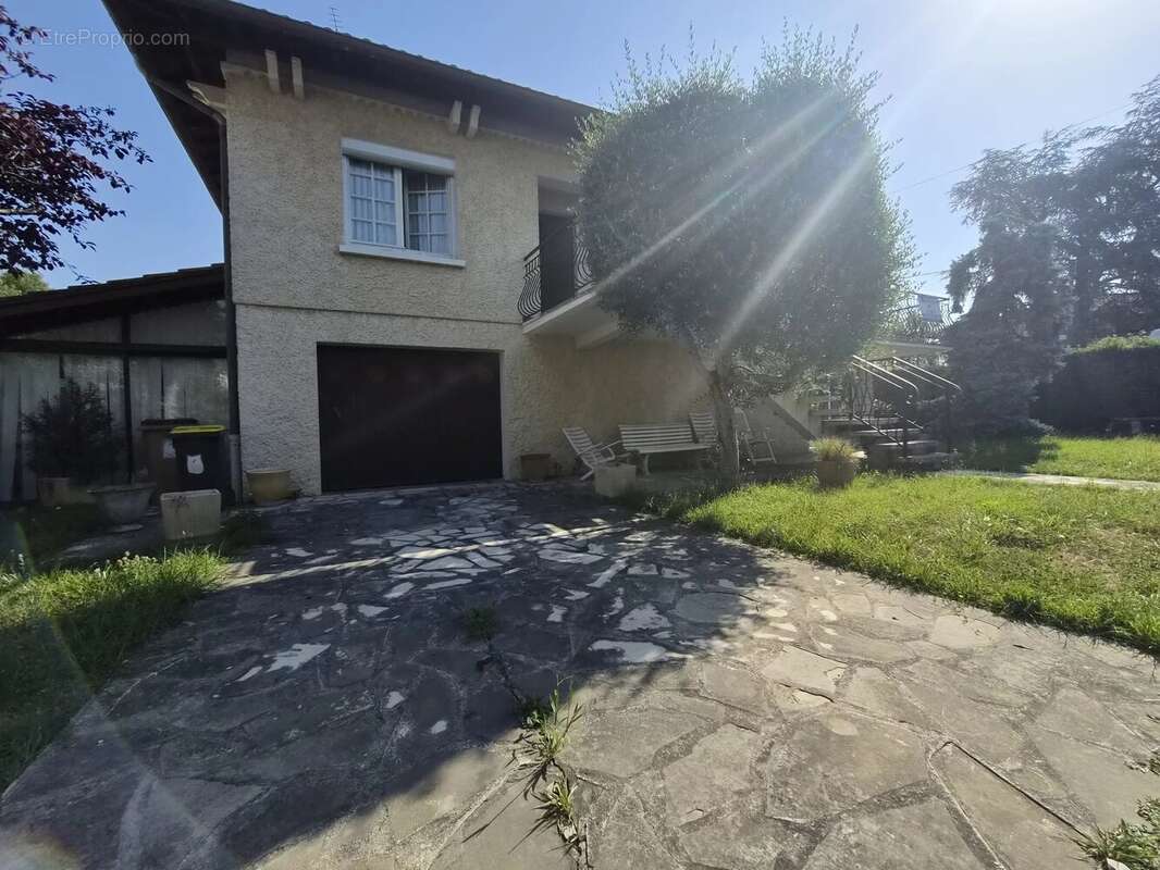 Villa familiale aux beaux volumes – Quartier résidentiel prisé - photo 3