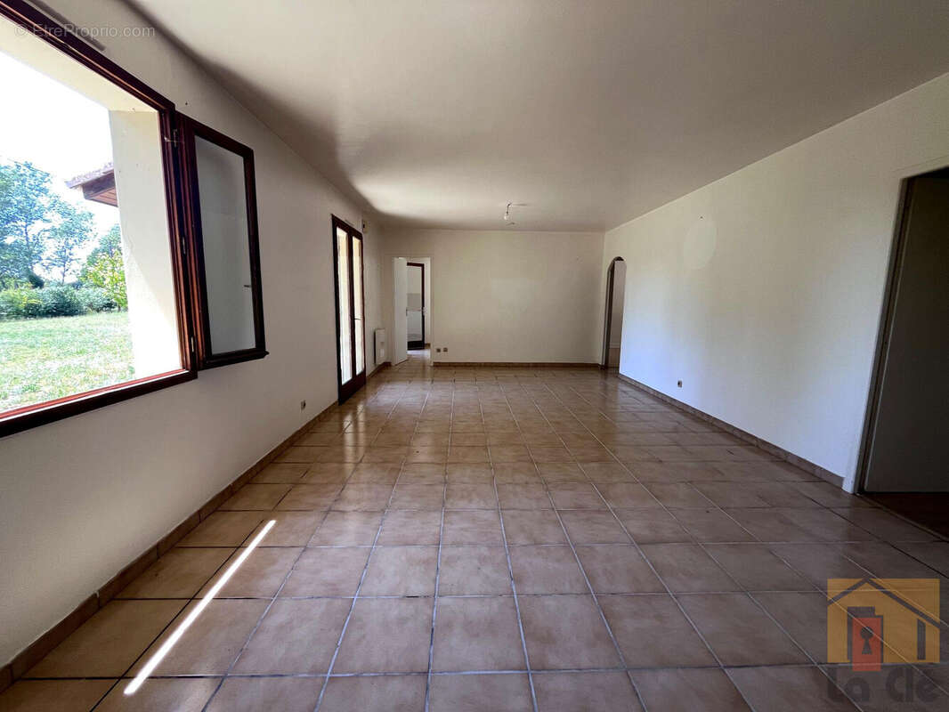 Maison 82 m² à Colayrac-Saint-Cirq  - photo 4