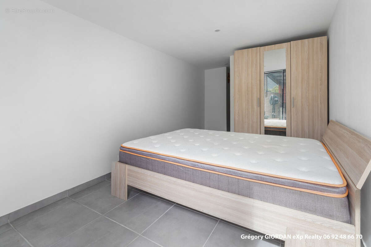 Maison 140 m² à Entre-Deux  - photo 8