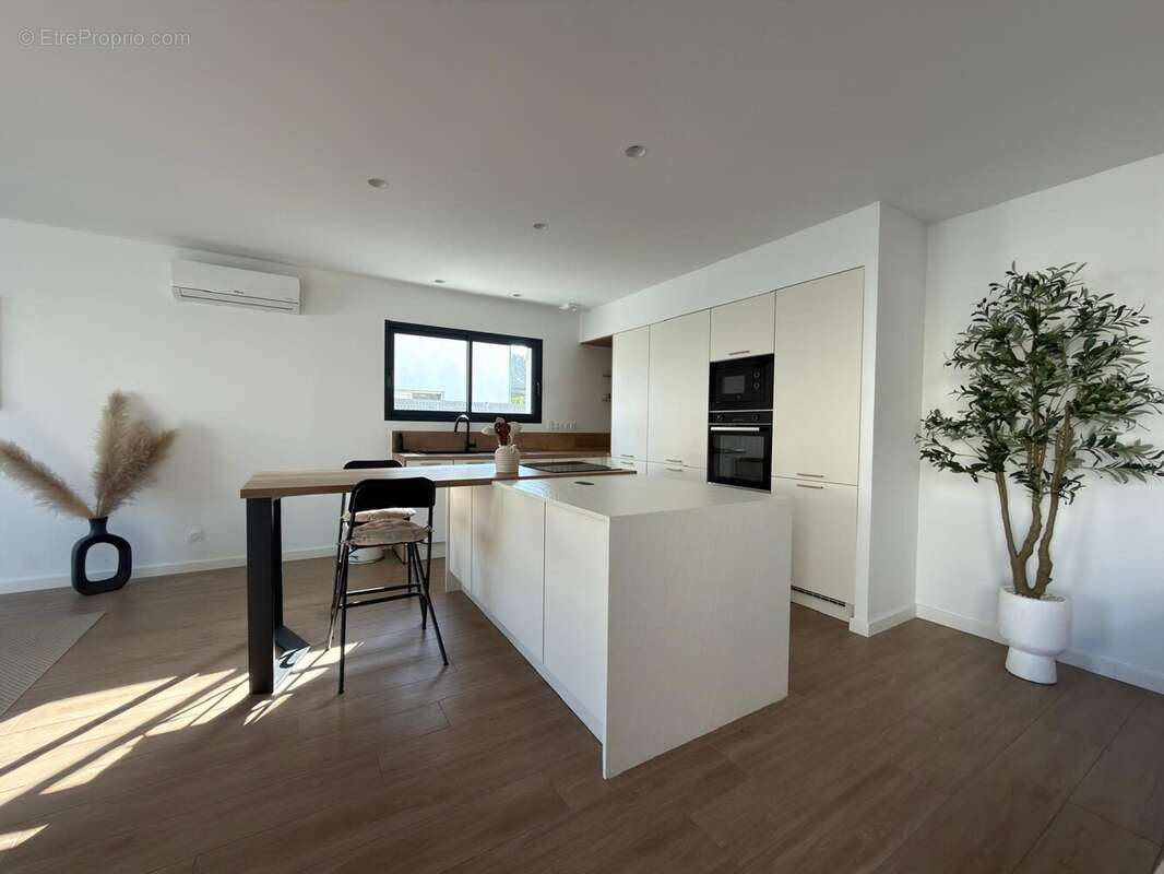 Maison à LES MARTRES-DE-VEYRE