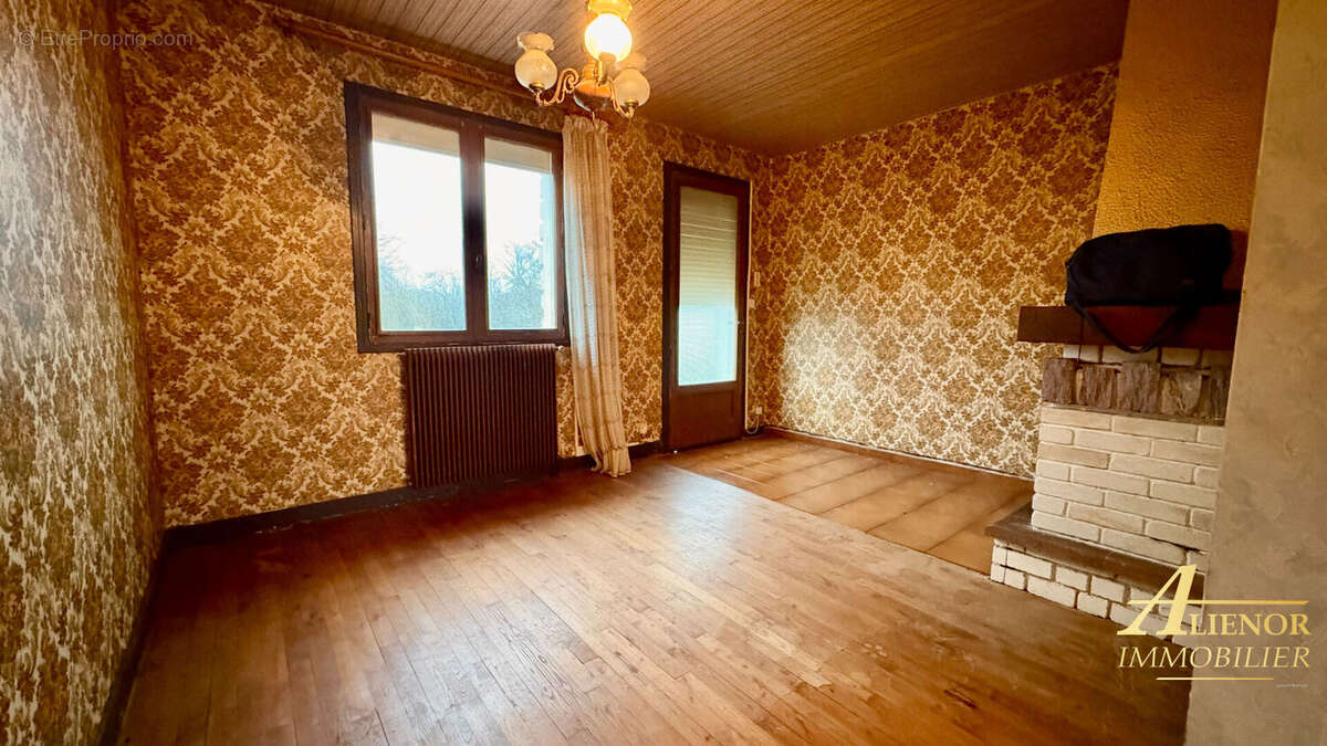 Maison à SAINT-LEON-SUR-L'ISLE