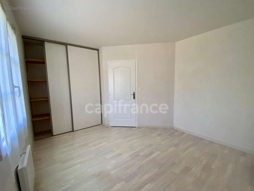 Maison à vendre de plain-pied - 2 chambres - 2 000 m² terrain - CHALLANS (85) - photo 7