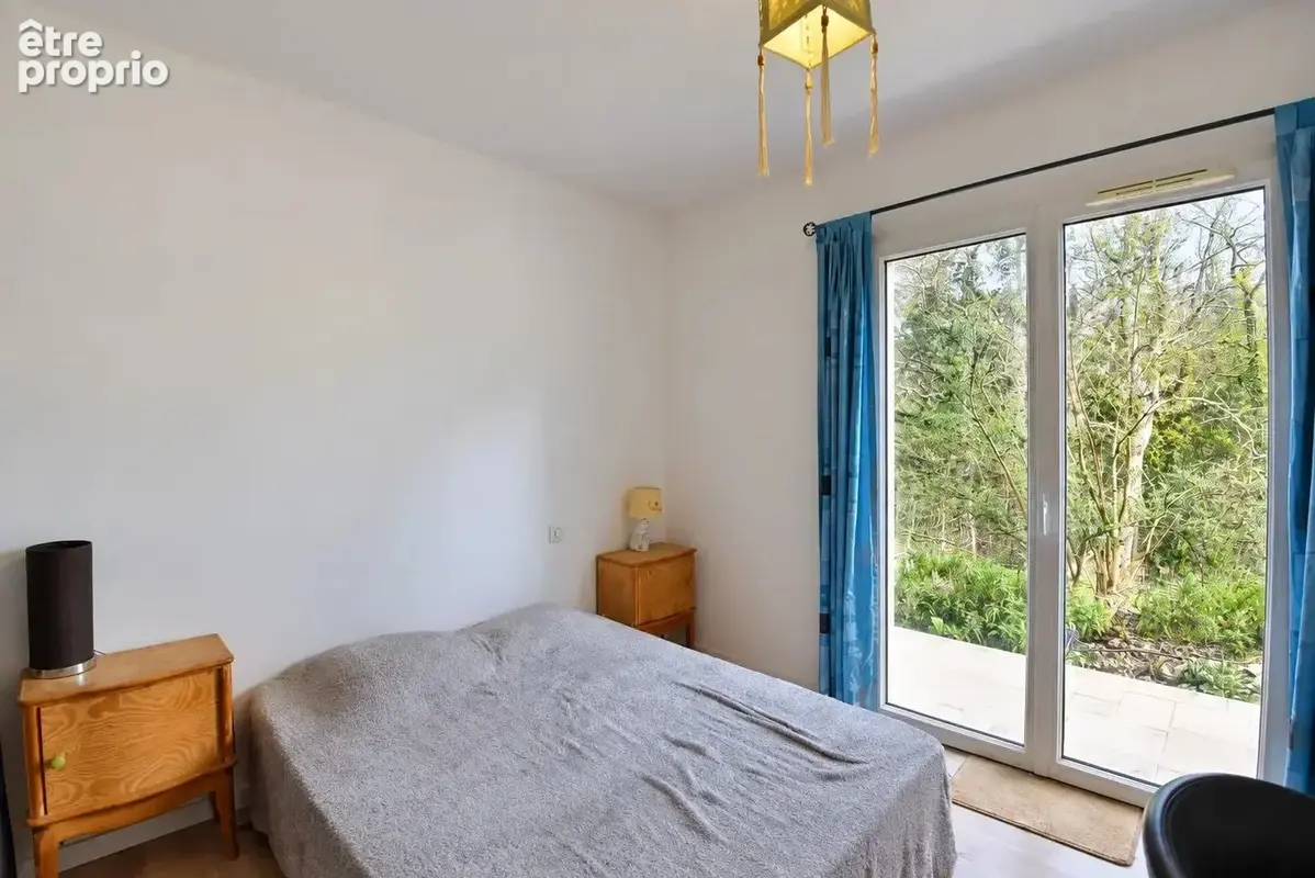 Saint-Paul-en-Forêt – Villa avec piscine, cinq chambres et séjour cathédrale - photo 16