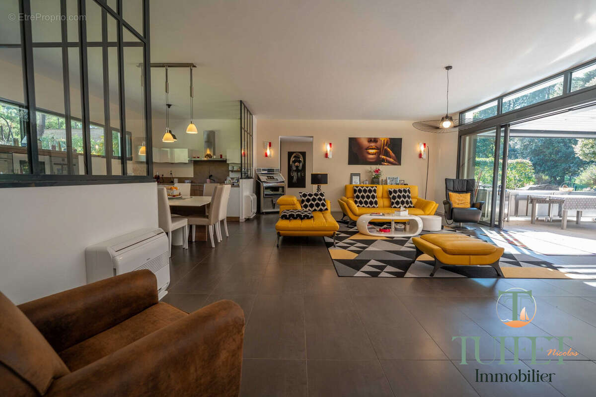 Maison à LES MATHES