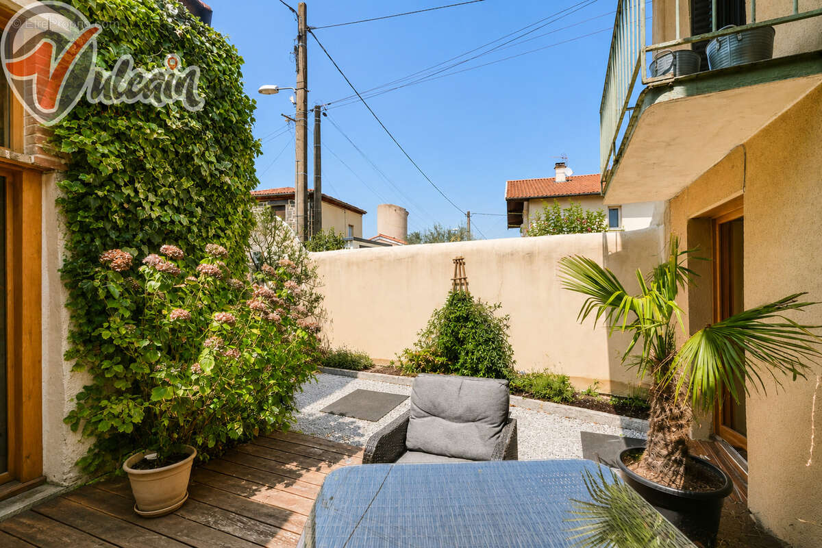 Maison de bourg avec cour et garage - photo 12