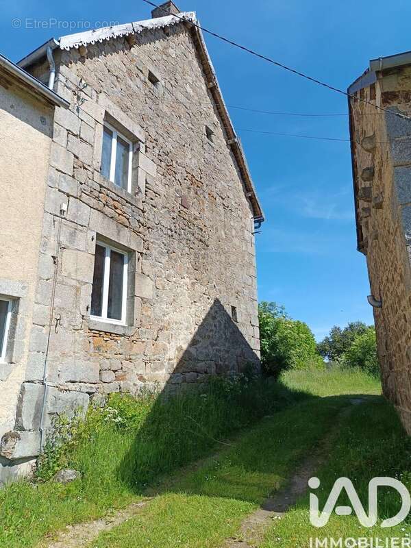 Maison 80 m² à Magnat-L'etrange  - photo 6