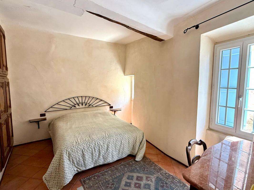 Maison à CHATEAUNEUF-GRASSE