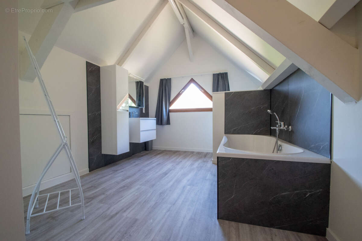 Maison à LACAPELLE-MARIVAL