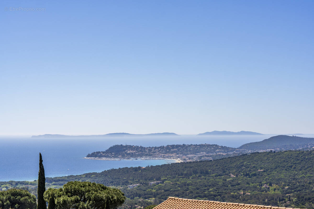 Appartement à LA CROIX-VALMER