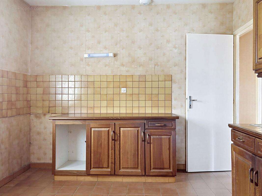 Maison à rénover centre Saint Jean De Liversay 103 m2 + terrain constructible et divisible - photo 8