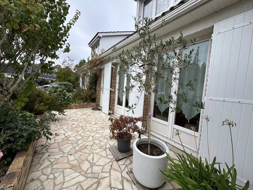 Maison à LE MESNIL-SAINT-DENIS