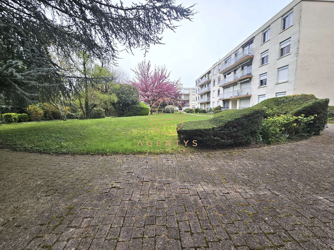 Appartement à LES PAVILLONS-SOUS-BOIS