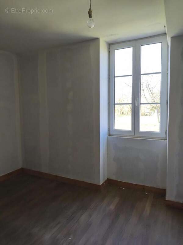 Maison à CHAMPSECRET