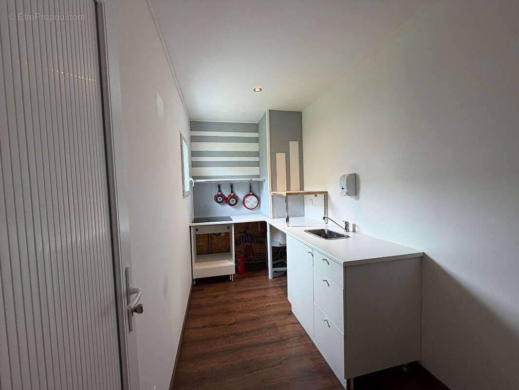 Le Haillan - Local / Bureau 220 m² - photo 5