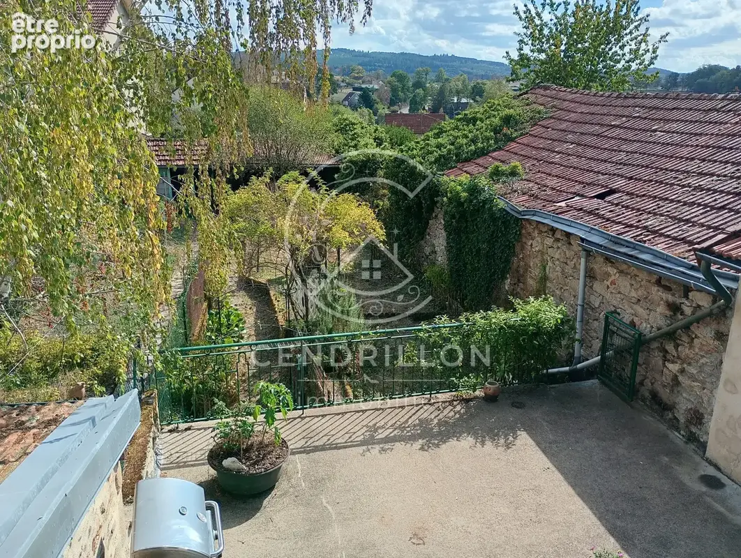 Découvrez cette charmante maison de 84 m2 habitables, idéalement agencée et édifiée sur un terrain de 305 m2. - photo 9