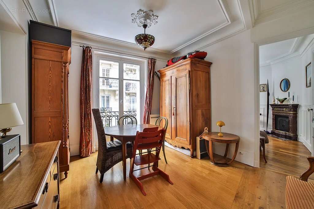 Appartement à PARIS-18E