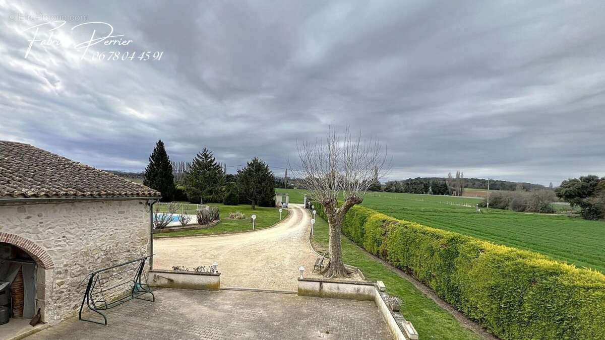 Maison 259 m2 , Dépendance 74 m²,  Abri 70m², Piscine, Terrain 3000m² - photo 16