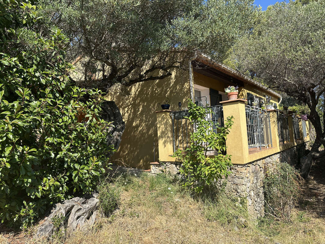 Charme garanti - plain pied 120 m2 bon etat - grand terrain sollies ville colline - piscine hors sol - photo 4