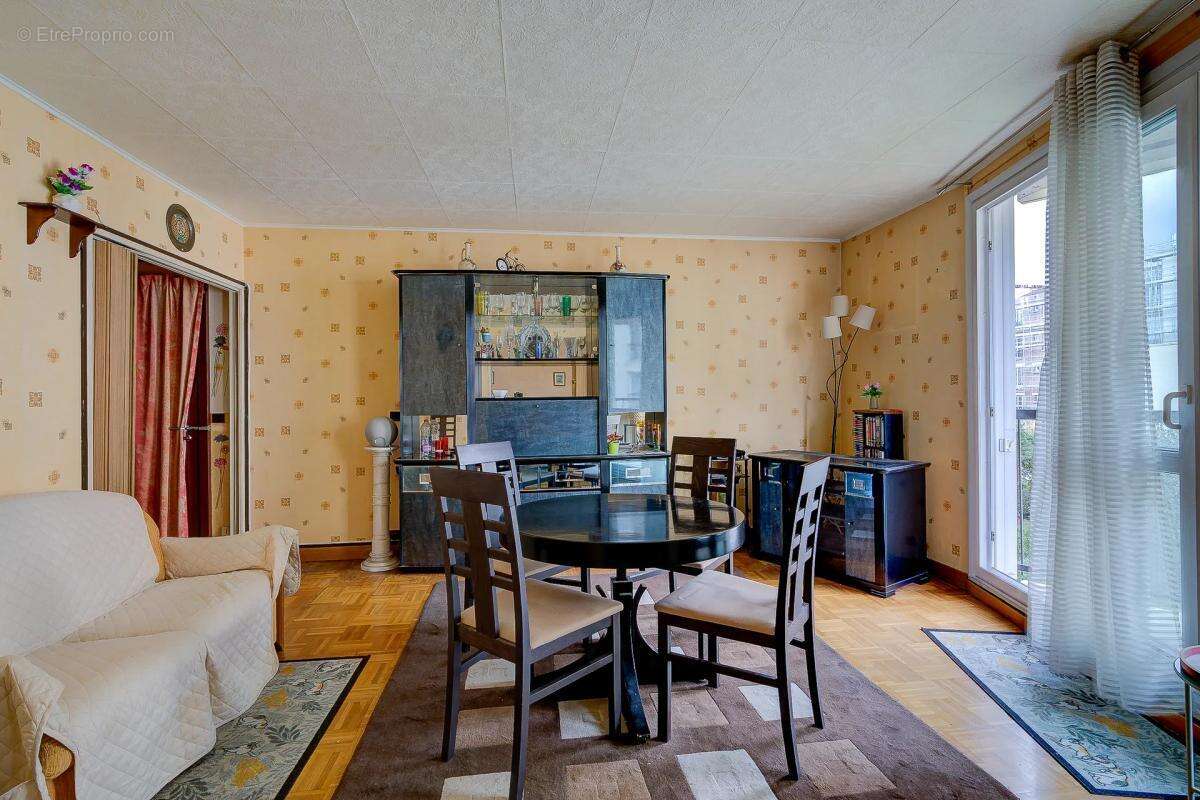 Appartement à COURBEVOIE