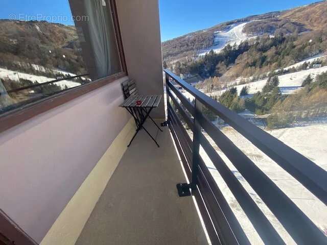 Appartement à COMPAINS