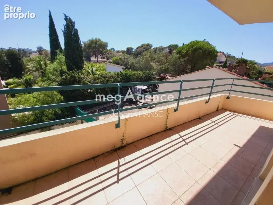 Cavalaire-sur-mer – grand t2 de 43 m² – centre-ville – tout à pied – balcon 9 m² - photo 2