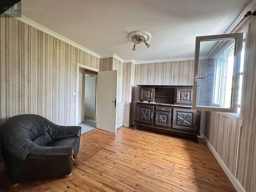 Proche du centre ville, quartier calme, Maison 4 chambres, garage, sur terrain de 630m² - photo 7