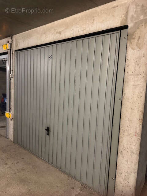Parking à COURBEVOIE