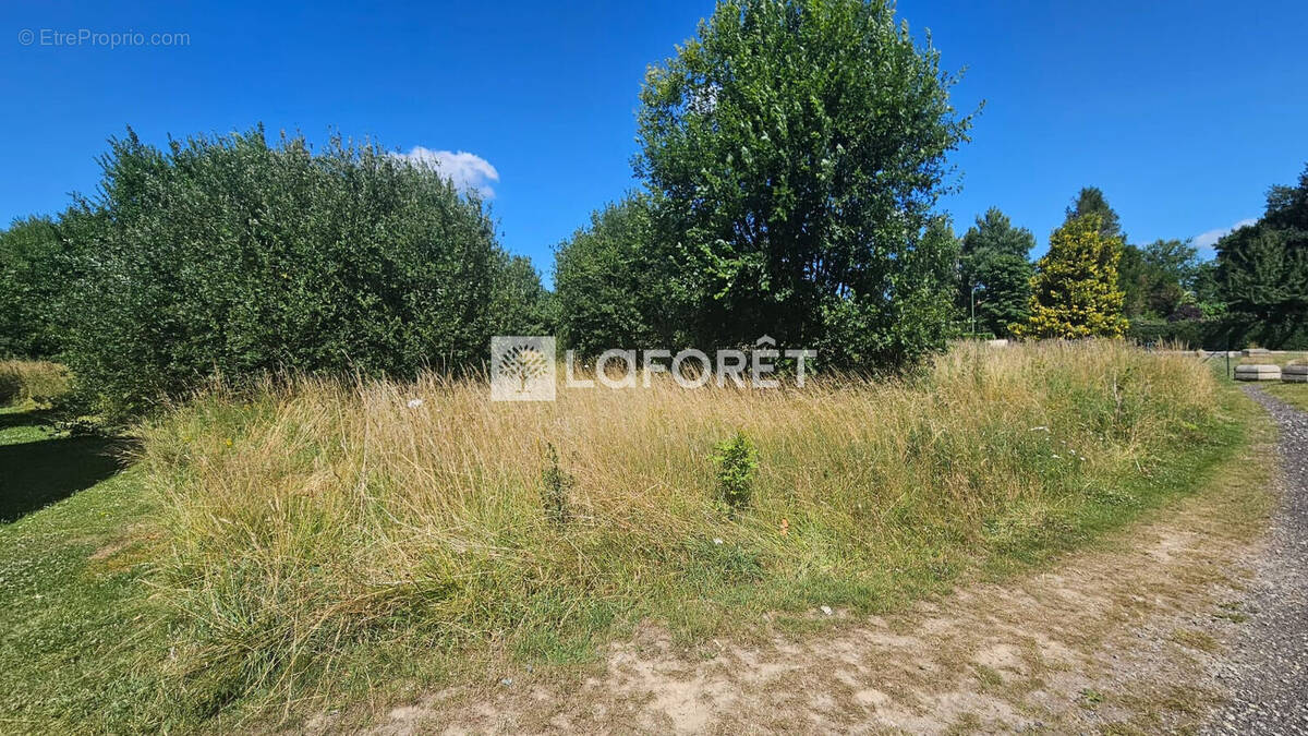 Terrain à SAINT-PIERRE-DES-FLEURS