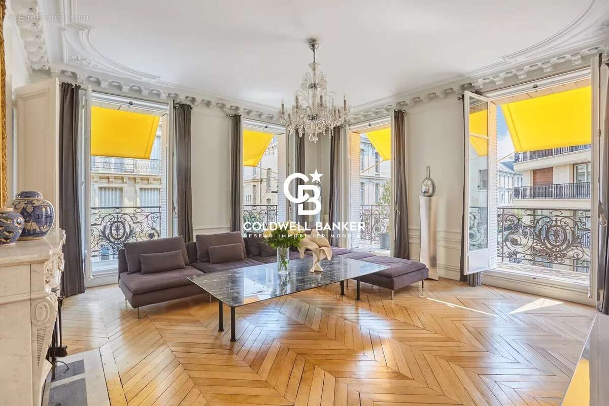 Appartement à PARIS-16E