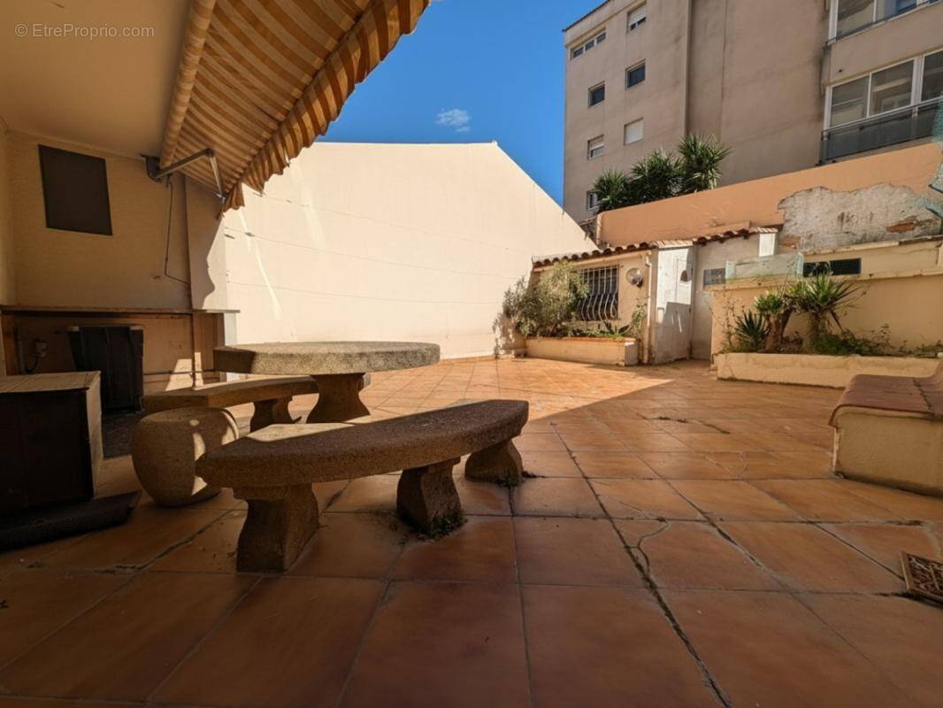 Appartement à MARSEILLE-5E