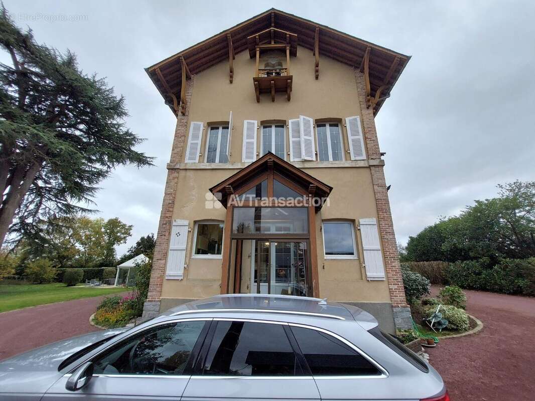 Maison 287 m² à Saint-Georges-Le-Flechard  - photo 3