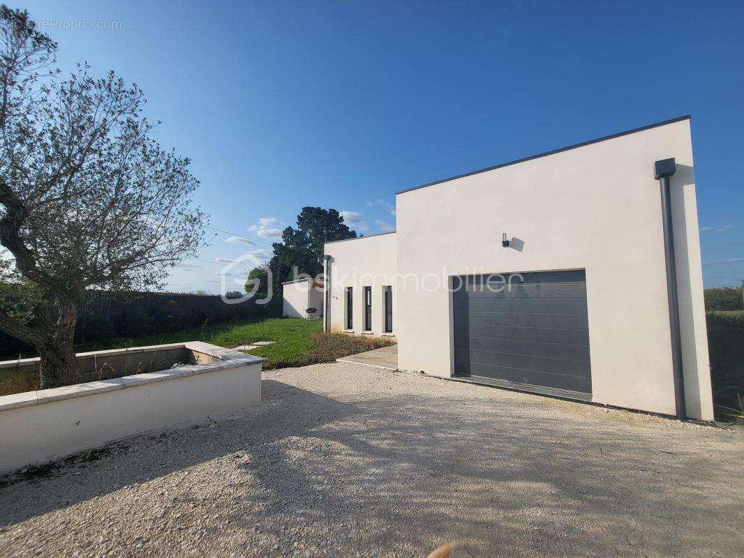 Maison à SAINTE-COLOMBE-EN-BRUILHOIS
