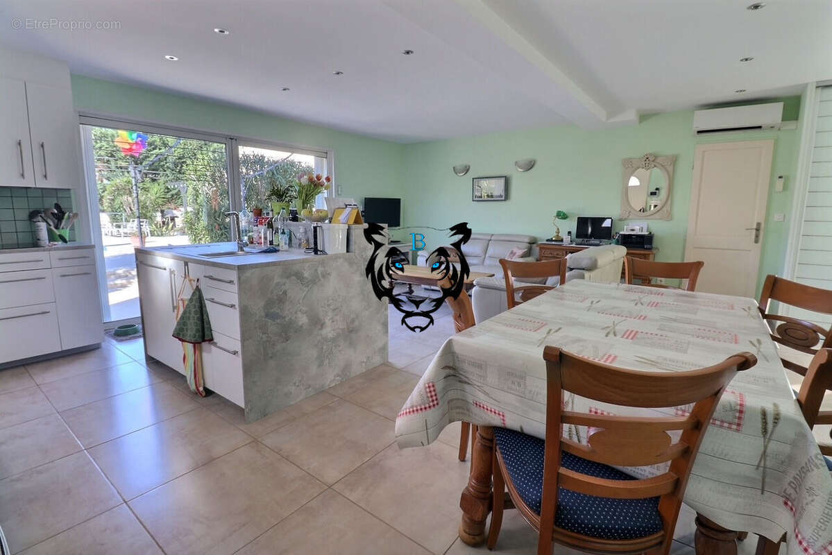 Maison à ROQUEBRUNE-SUR-ARGENS