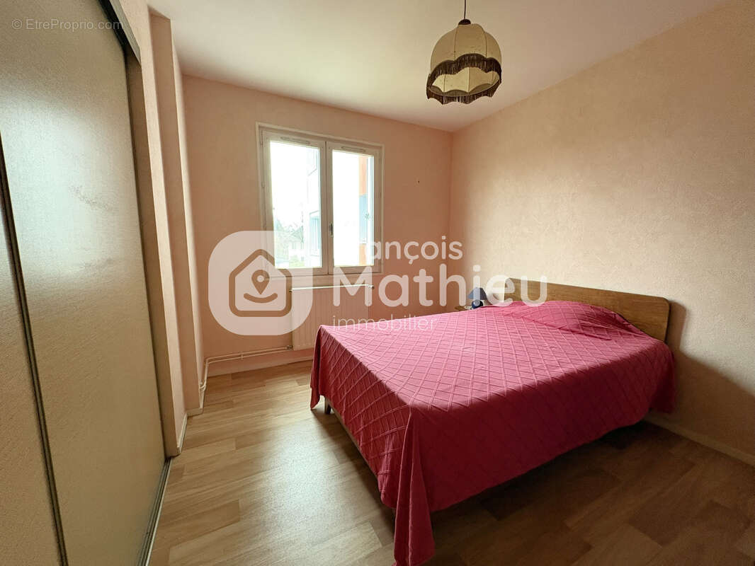 Appartement à PERONNAS