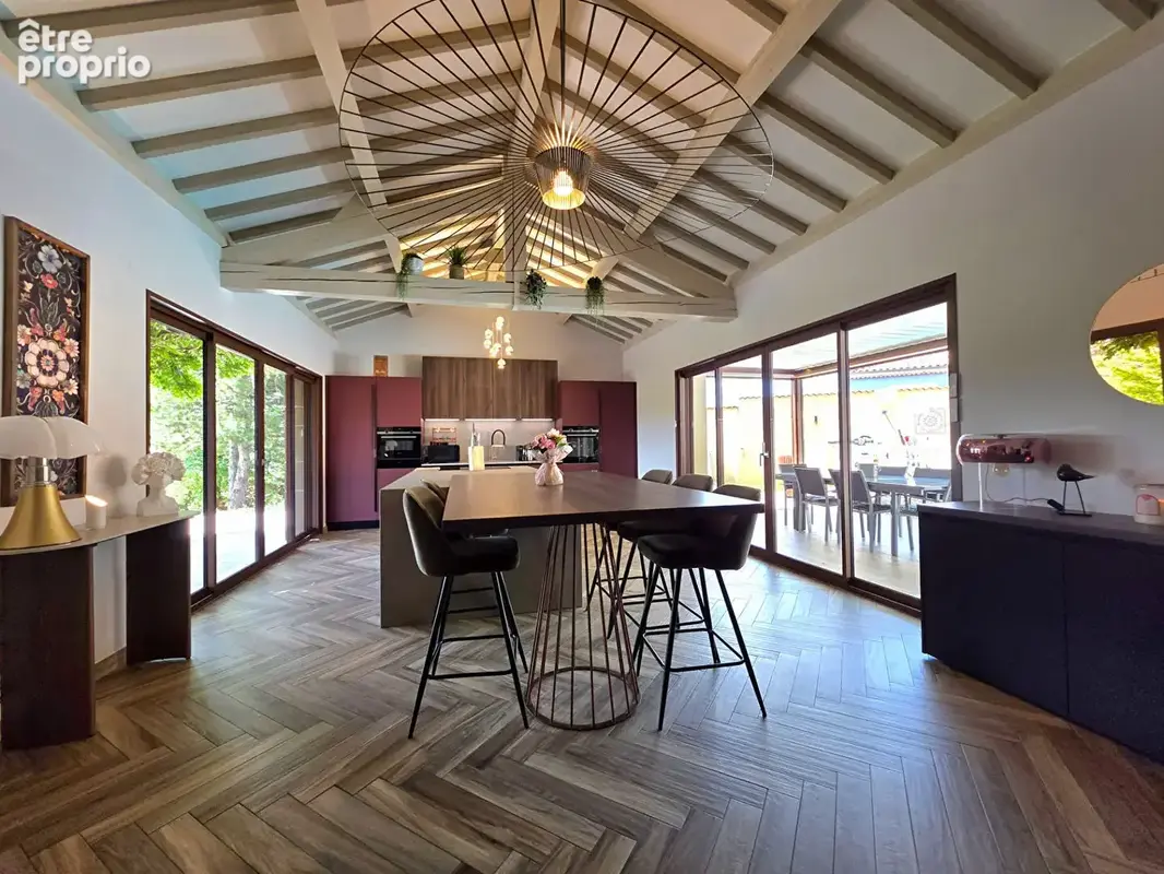 Propriété rénovée avec piscine et appartement indépendant  terrain de 2 654 m² - photo 6
