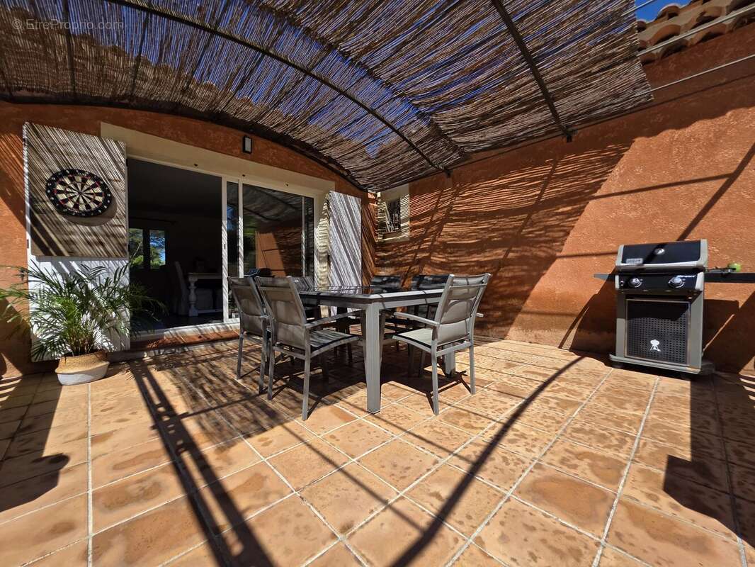 Villa plain-pied - 3 chambres - 3800m² jardin - double  garage -  piscine - photo 3