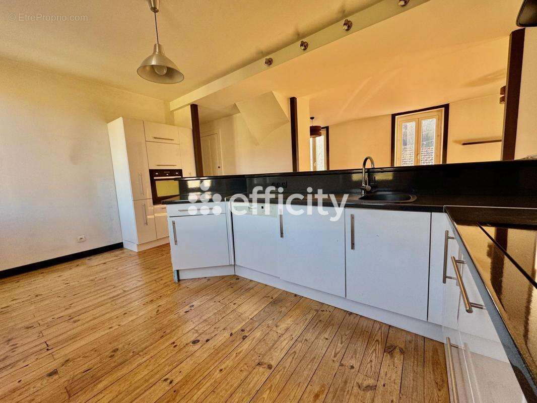 Maison 240 m² à Thiers  - photo 9