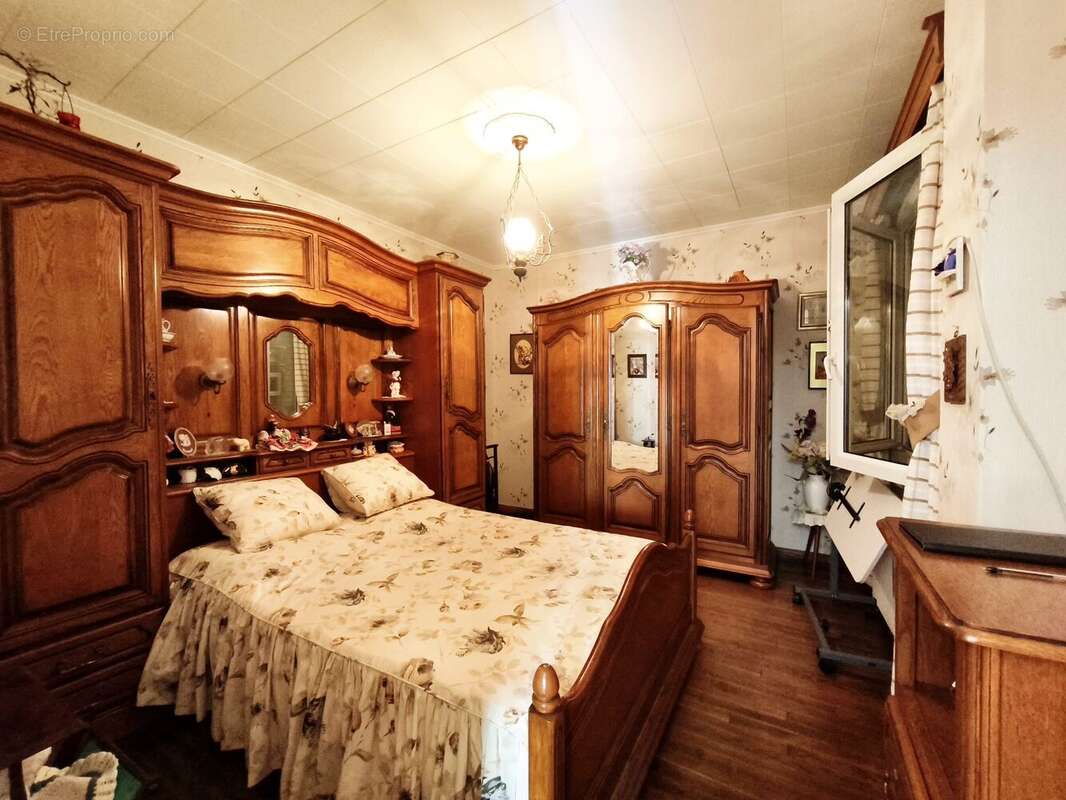 Maison à SAINT-DENIS-DE-L'HOTEL