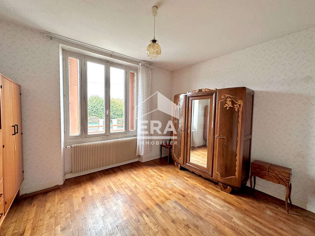 Maison à SAINT-PIERRE-LES-NEMOURS