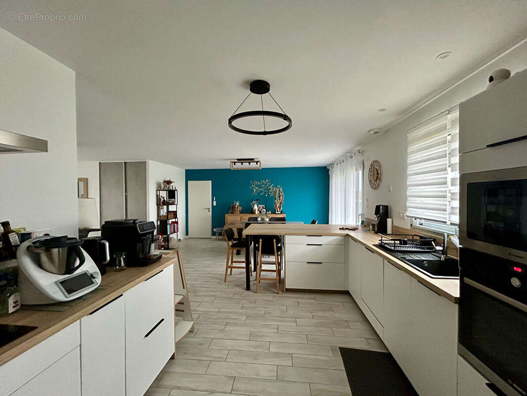 Maison à SAINTE-NEOMAYE