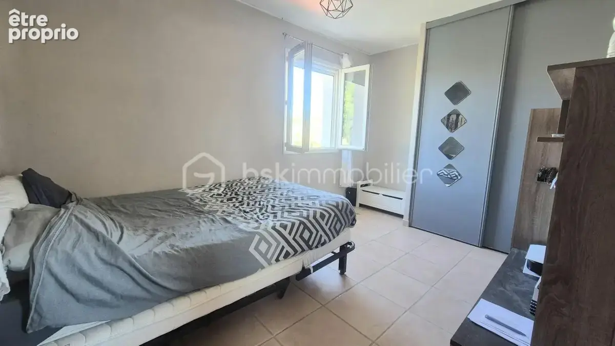 PIERREFEU - Villa de 128 m² - Parcelle 1000 m² - 4 chambres - Garage - Piscine - photo 15