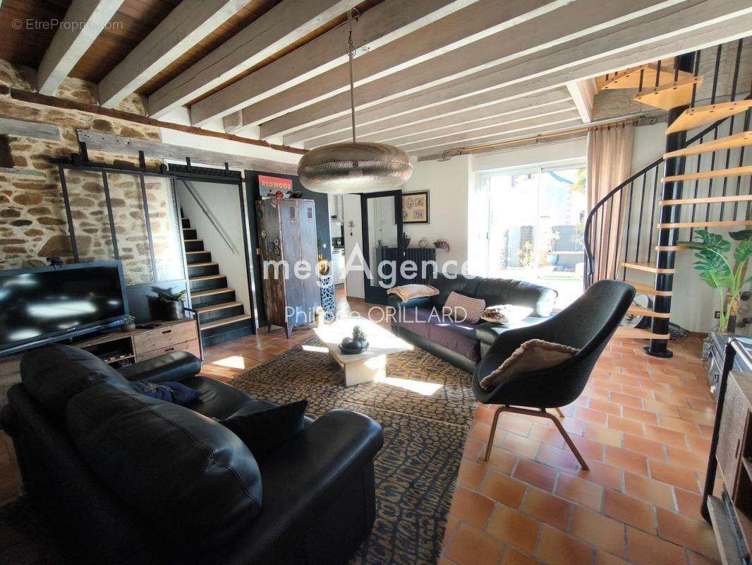 Maison à BOURG-L&#039;EVEQUE