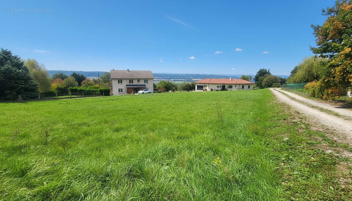 Terrain à POMMIER-DE-BEAUREPAIRE