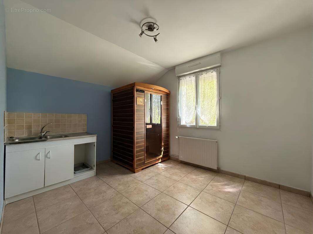 Maison 213 m² à Saint-Epain  - photo 20