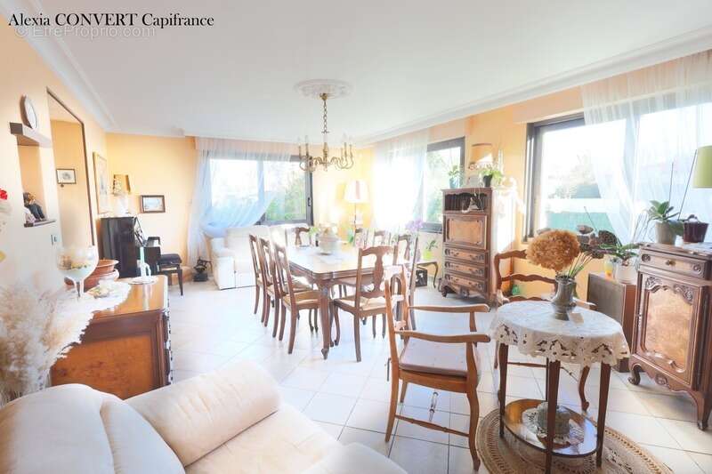 Maison à SAINT-DENIS-LES-BOURG