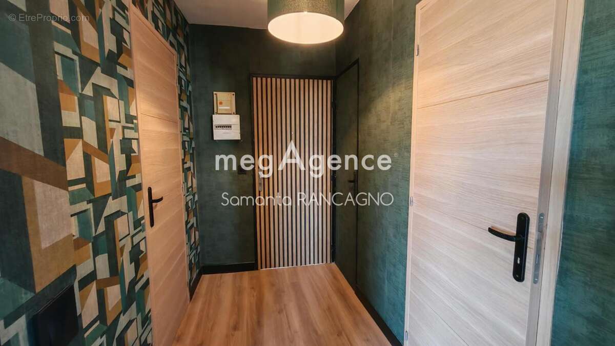 Fréjus – T2 entièrement rénové avec parking, cave et piscine - photo 6