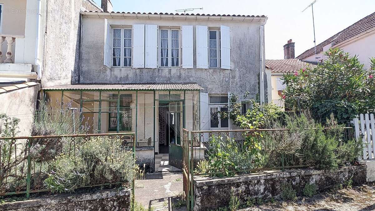 Maison à LES MATHES